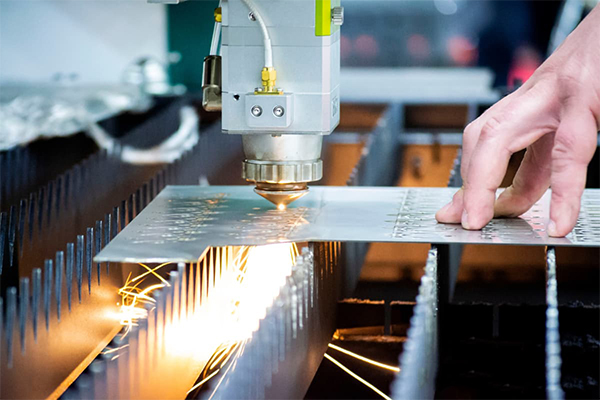 激光切割机效果差，烟尘大？这里有份高效的解决方案!